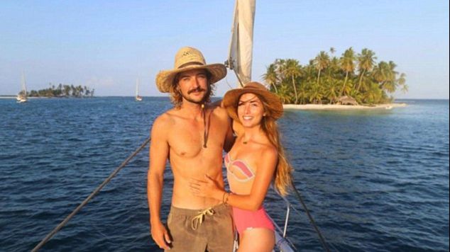 S-au cunoscut pe Internet. După prima întâlnire l-a luat într-o călătorie în jurul lumii. Ce a urmat