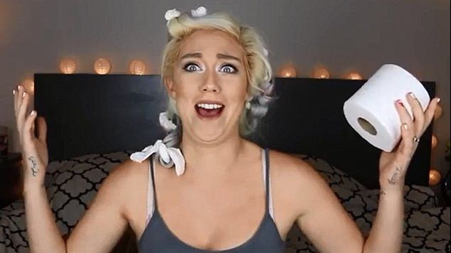 Și-a răsucit părul pe hârtie igienică. Rezultatele au fost peste așteptările ei