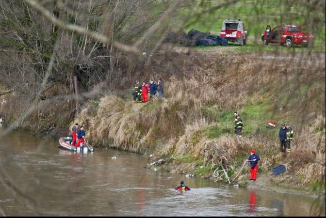 Crima care a îngrozit Italia. Un român și-a ucis mama și sora de 12 ani