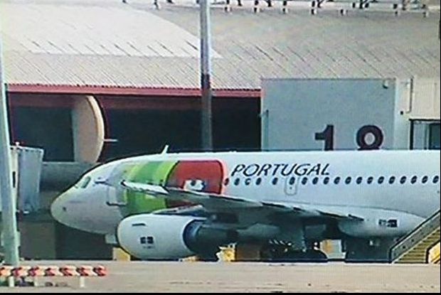 Amenințare cu bombă într-un avion de pasageri. Oficialii de pe aeroport au declarat stare de urgență