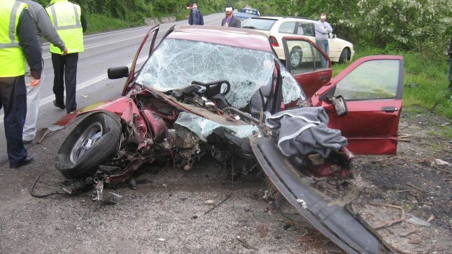 Accident teribil! O femeie a murit şi un bebeluş este în stare gravă