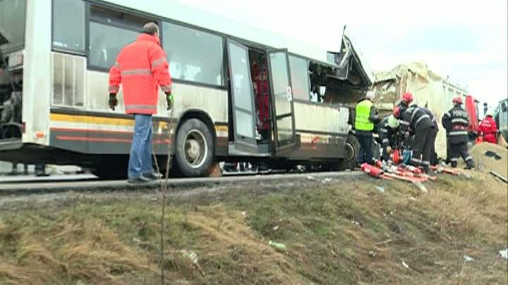 Accident grav pe Centura Ploieștiului. Cinci persoane au murit și 28 au fost rănite - VIDEO