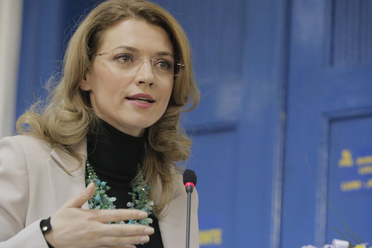 Cine va fi naşul copilului Alinei Gorghiu