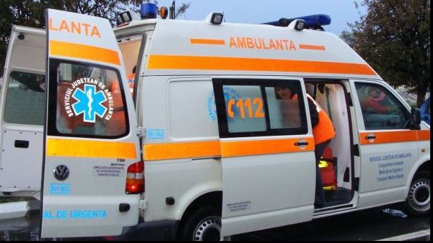 Ambulanţe la o şcoală din Braşov: 23 de copii transportaţi la spital, după ce s-au simţit rău