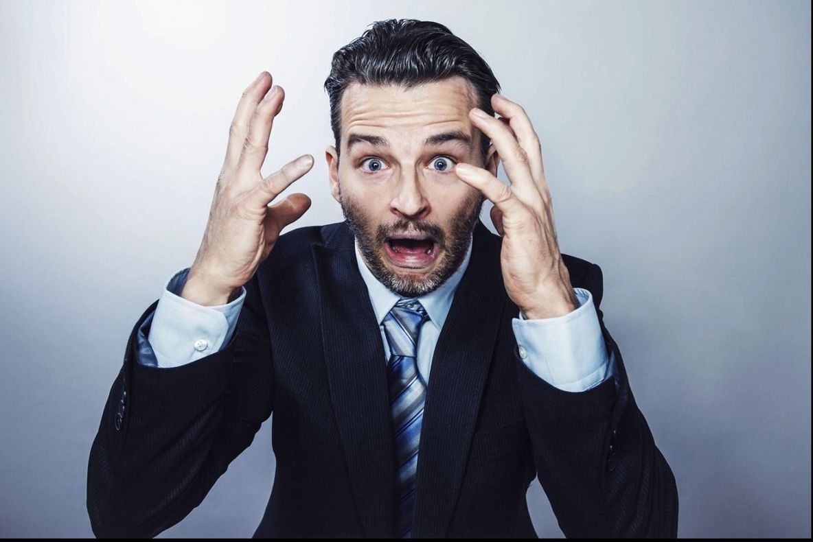 A vrut să-i trimită soției o fotografie provocatoare. Era să facă infarct! Cine a primit-o 