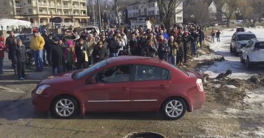 Au crezut că e o parcare. Aşa că, zeci de şoferi şi-au lăsat maşinile acolo. ŞOC cum le-au găsit