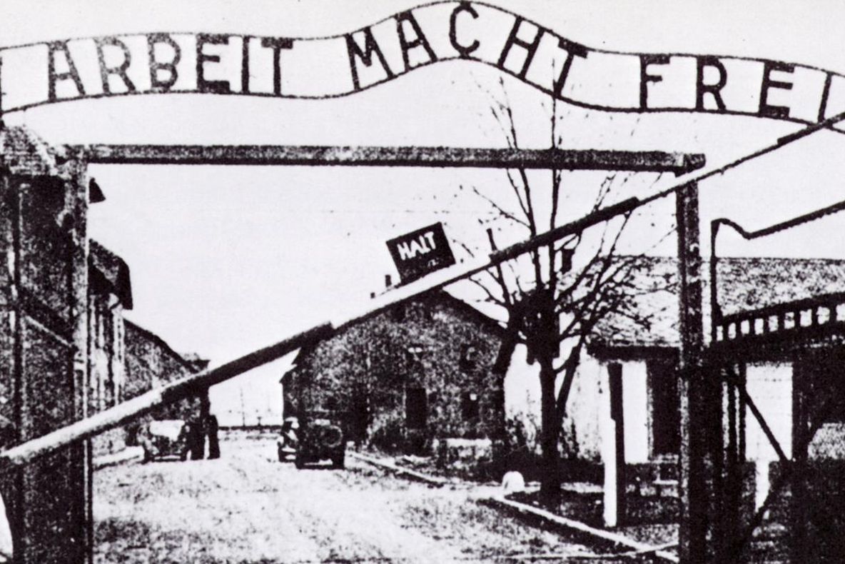 A început procesul lui Reinhold Hanning, fost gardian la Auschwitz, în vârstă de 94 de ani