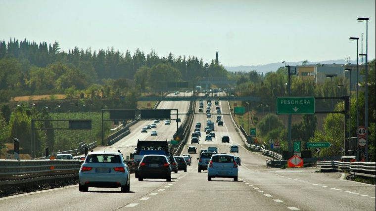 Șofer prins pe autostradă cu o viteză amețitoare. Era mai mare decât cea a unui avion la decolare