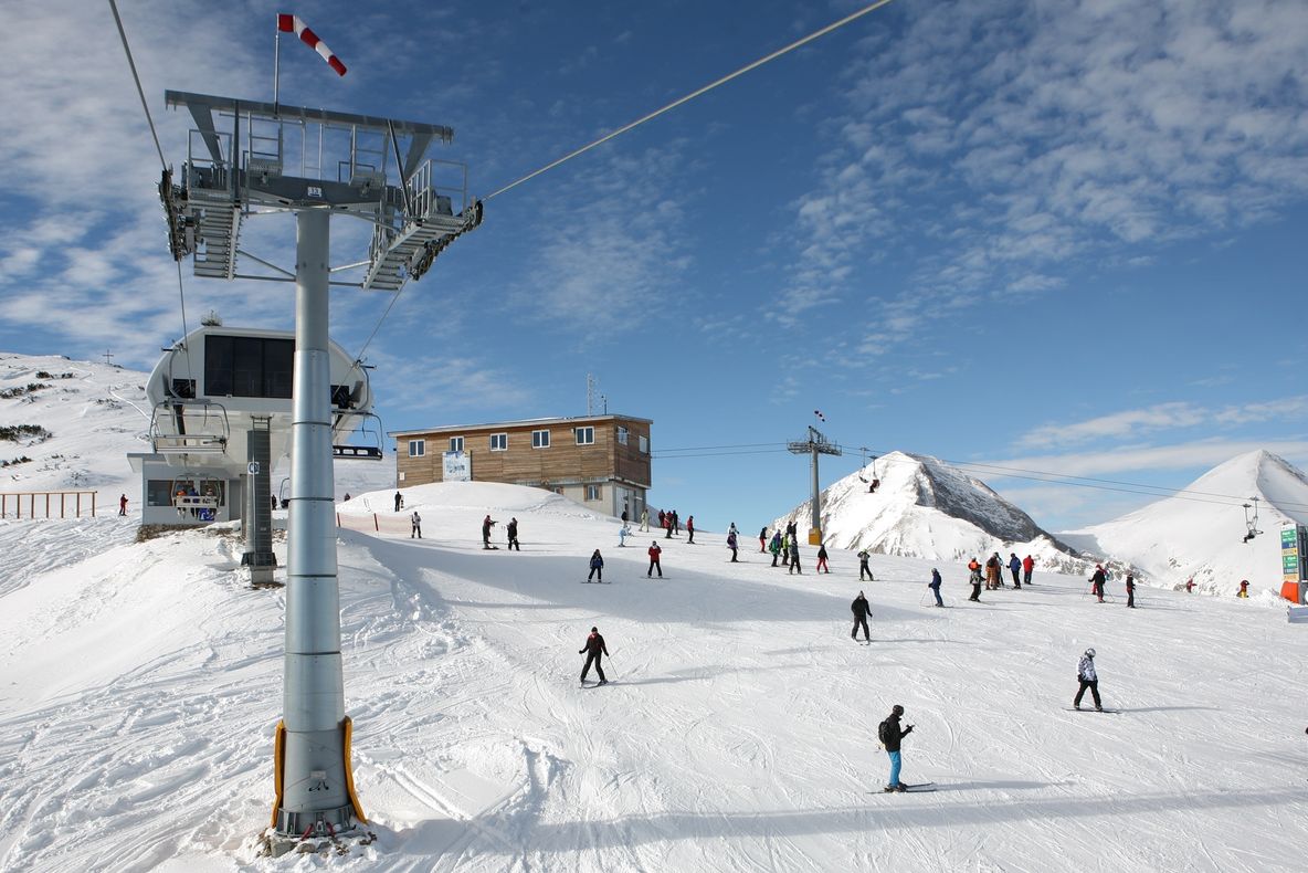 Un turist român a murit în staţiunea Bansko, în Bulgaria, în urma unui accident de schi