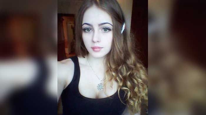 ULUITOR! Are chip de păpuşă, însă ce se întâmplă de la gât în jos te va uimi. Cum arată corpul ei