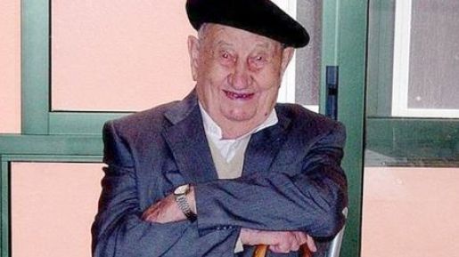 Secretul longevităţii: Nu a băut niciodată apă, dar a băut zilnic 4 sticle de...