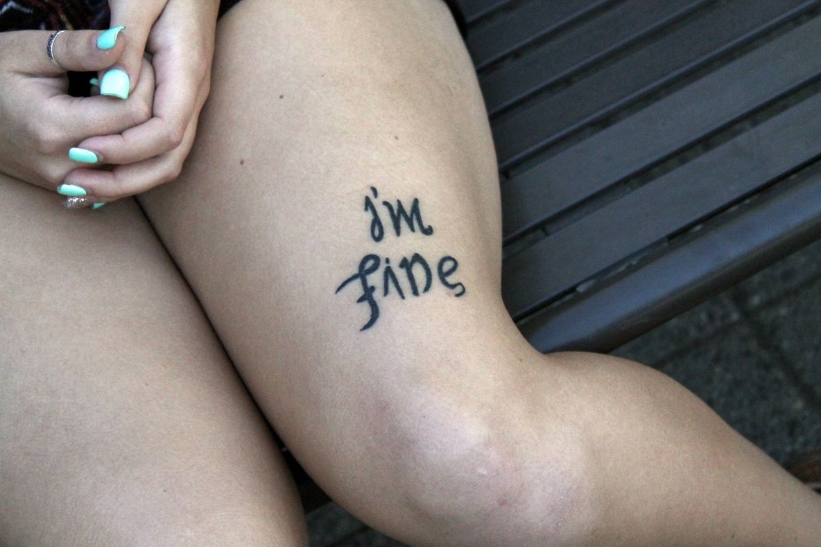 Suferea de depresie și și-a făcut un tatuaj. Citit normal pare banal. Plângi când îl citești invers