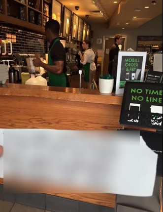 Un surdo-mut a intrat într-un fast-food. Chelneriţa i-a înmânat un bileţel. Omul a citit şi a PLÂNS