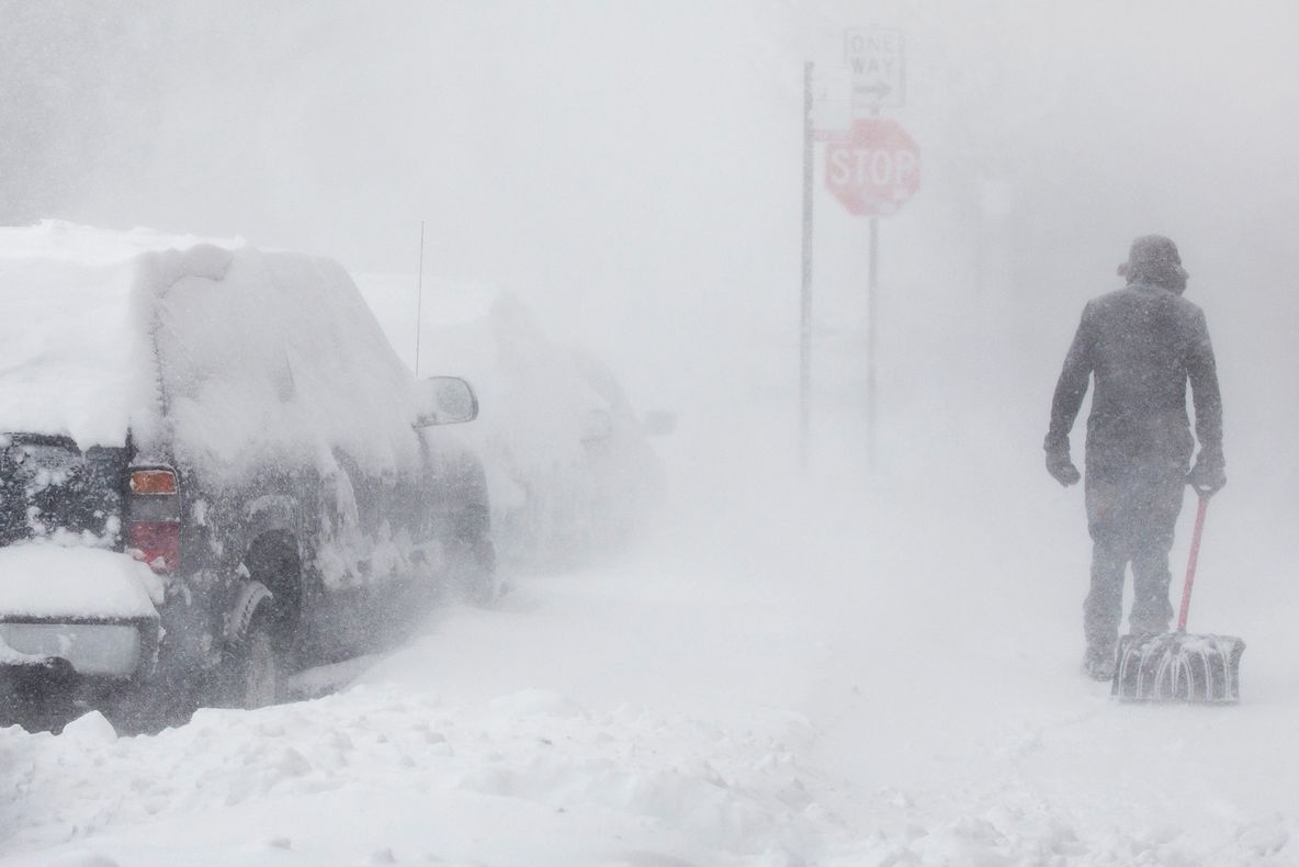 Sute de zboruri şi sute de curse feroviare ANULATE, în Japonia. Ţara se pregăteşte de viscol