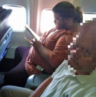S-a aşezat în avion lângă Hurley, actorul din Lost, în care o aeronavă se prăbuşeşte. Reacţie-ŞOC