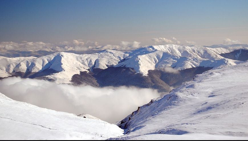 Turist accidentat în Bucegi, pe un traseu foarte dificil. Intervenția salvatorilor va dura 10 ore