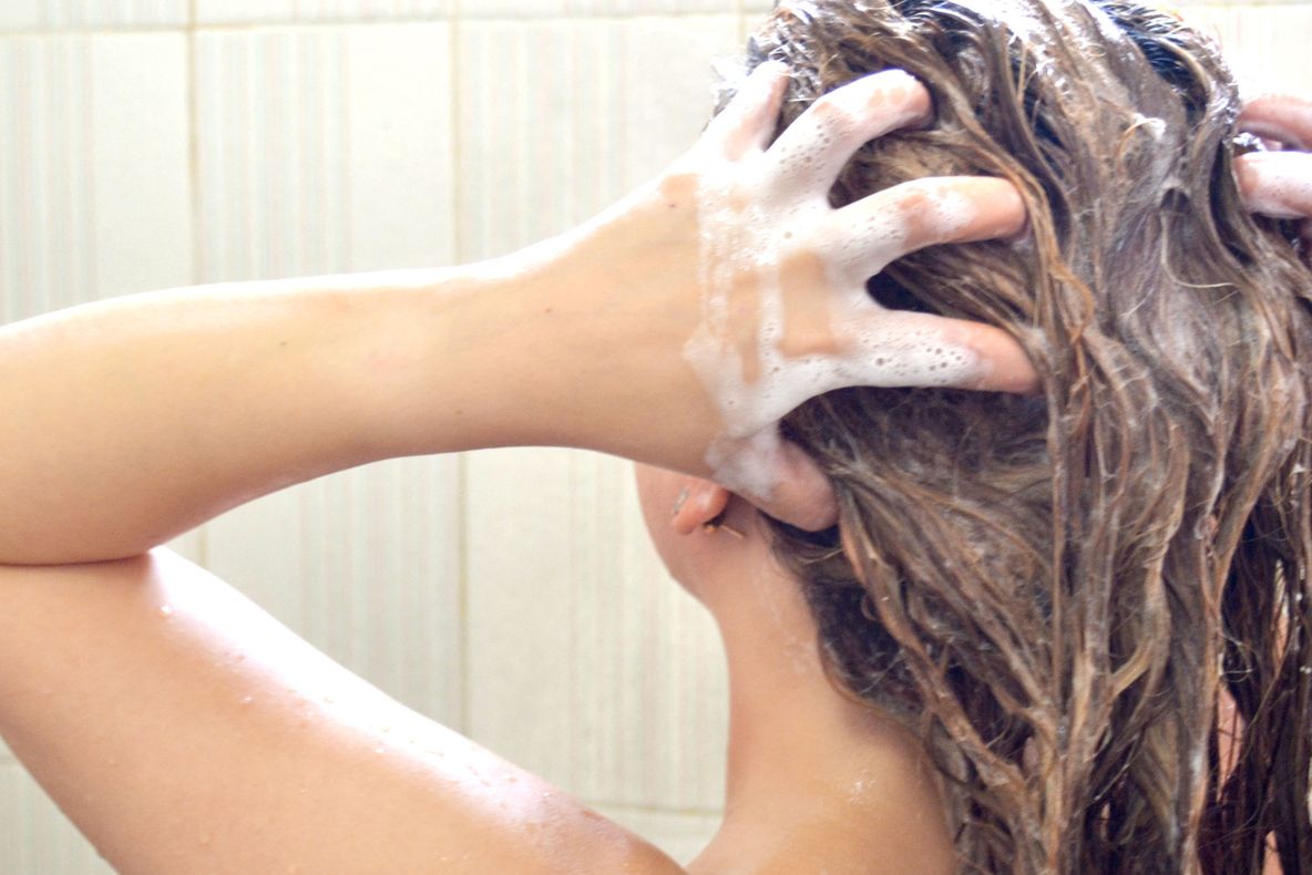 Cât de des e recomandat să ne spălăm pe cap