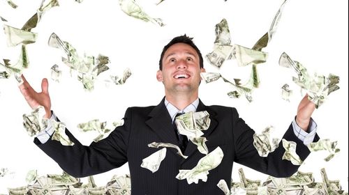 Ce înseamnă când visezi bani