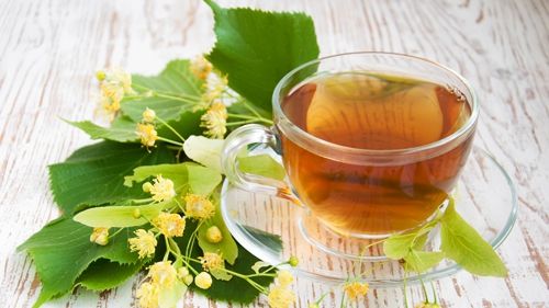 Bea un ceai de tei cu 30 de minute înainte de culcare. Rezultatele sunt incredibile