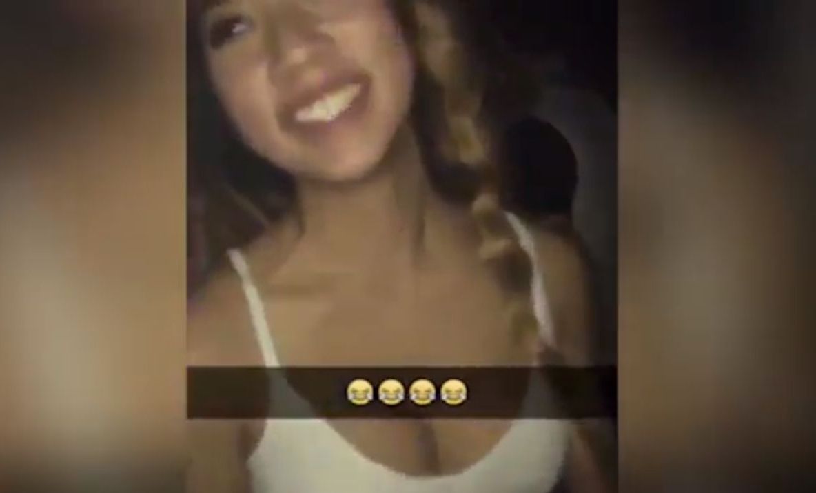 Un băiat a vrut să o agațe în club, dar a scăpat de el în două secunde. Imaginile spun totul