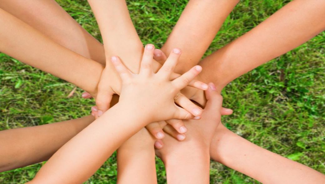 Poveste incredibilă: soţii din Dej care au adoptat nu mai puţin de 12 copii