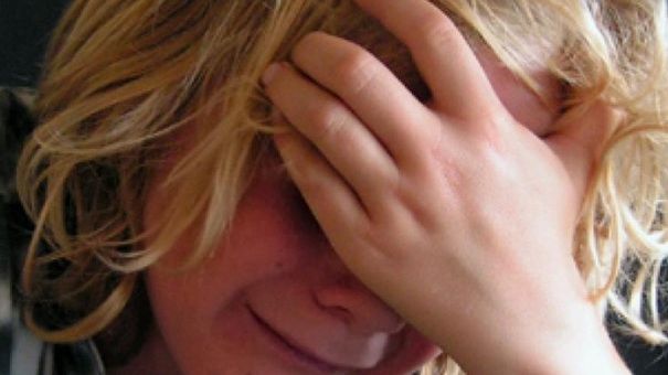 A fost atacată de un copil cu handicap. Este şocant ce a făcut micuţul după aceea