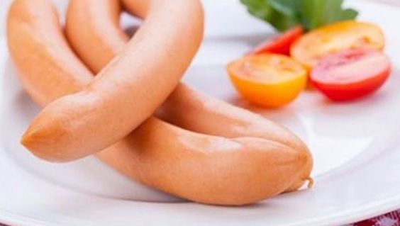 Şi tu mănânci crenvurşti? Iată ce trebuie să ştii despre ei