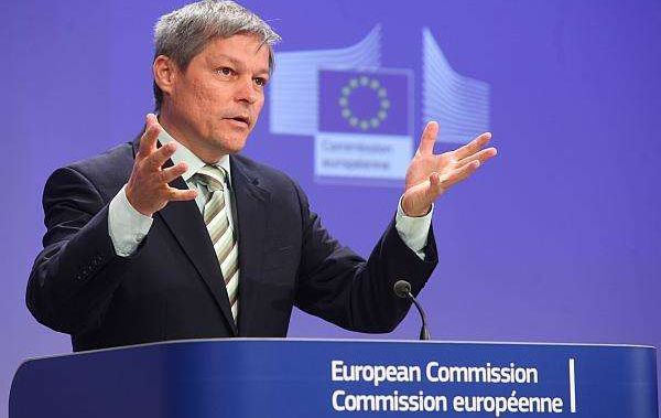 Premierul Dacian Cioloş, în vizită la Bruxelles. Ce teme discută luni cu Jean-Claude Juncker