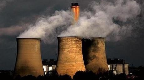 Explozie la o fostă centrală electrică: cel puţin o victimă, mai mulţi răniţi