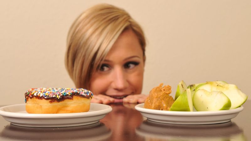 Cum poţi slăbi cu ajutorul unei banale oglinzi. Nimeni nu îşi imagina acest lucru