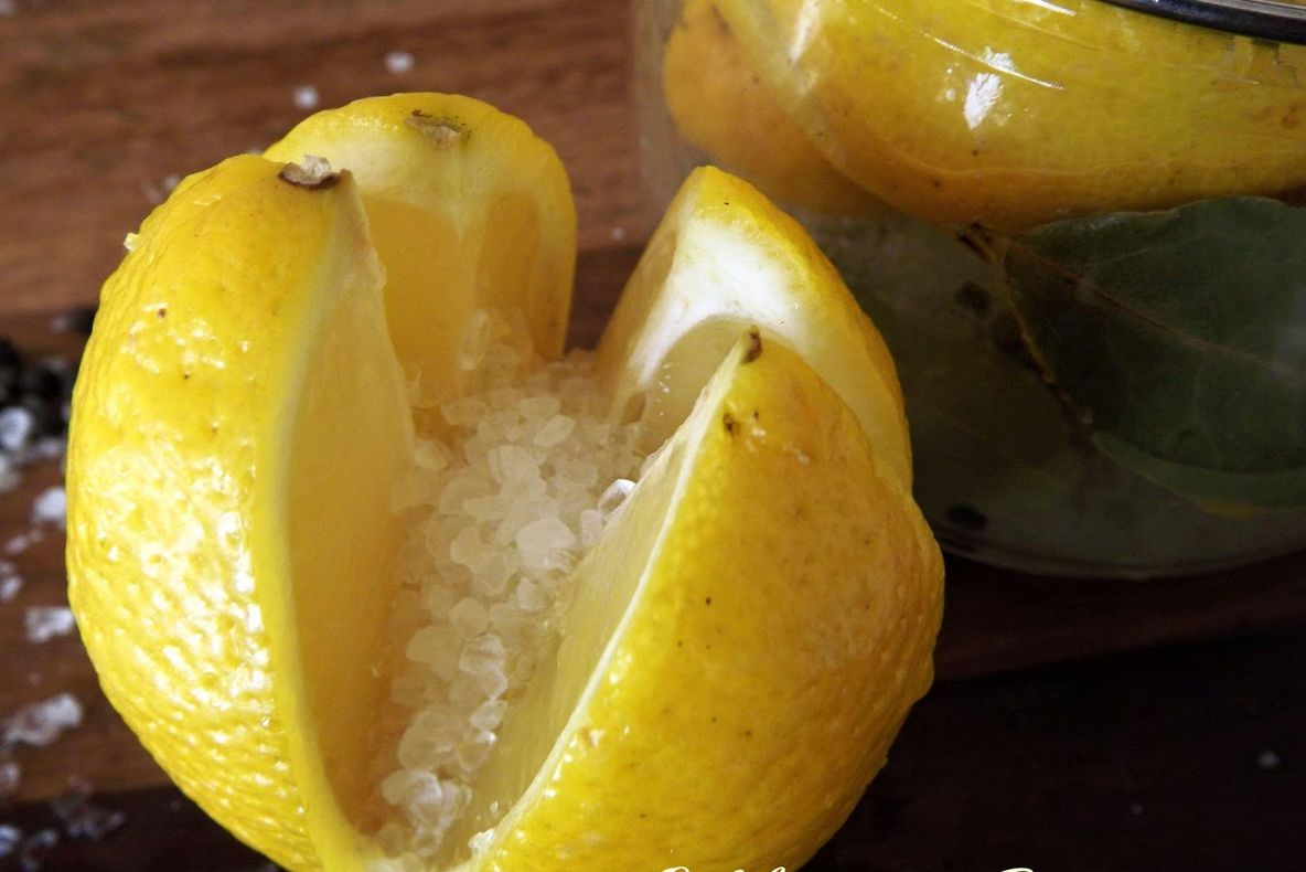 A amestecat sucul de la o lămâie cu 2 lingurițe de sare. A băut totul și ceva uimitor s-a întâmplat