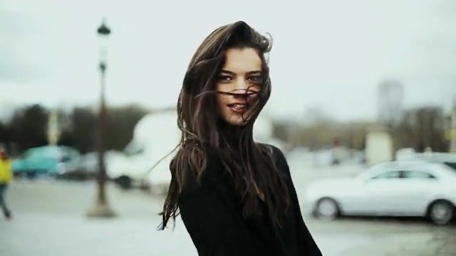 Un fotomodel doarme de patru nopţi în aeroportul Henri Coandă