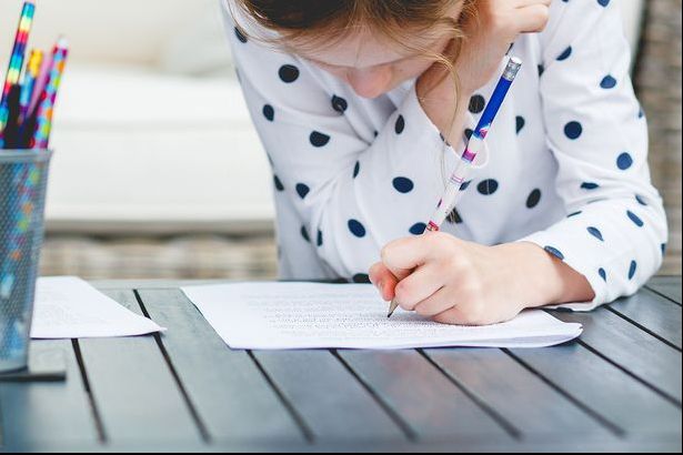 La 6 ani i-a scris mamei sale un bilet. Ce a descoperit în el la maturitate i-a schimbat total viața