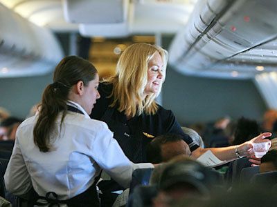 A primit un bilet de la însoţitoarea de zbor, înainte de decolare. De ce şi-a văzut moartea cu ochii