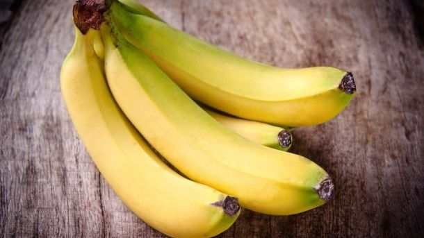 Ofertă bizară: Primeşti 900 de dolari dacă mănânci 3 banane modificate genetic