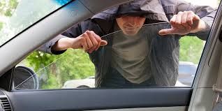 A furat o maşină, dar a găsit o scrisoare de la proprietar în torpedou. Hoţul a returnat "prada"