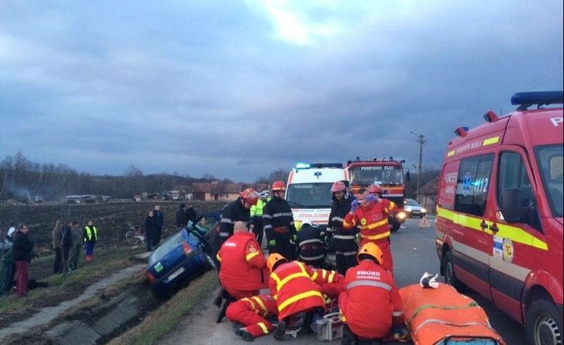 Accident grav pe DN1C. S-au izbit violent de un cap de pod: o persoană a murit, alte 3 sunt rănite