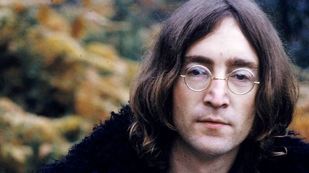 O șuviță din părul lui John Lennon, vândută la licitație cu 35.000 de dolari