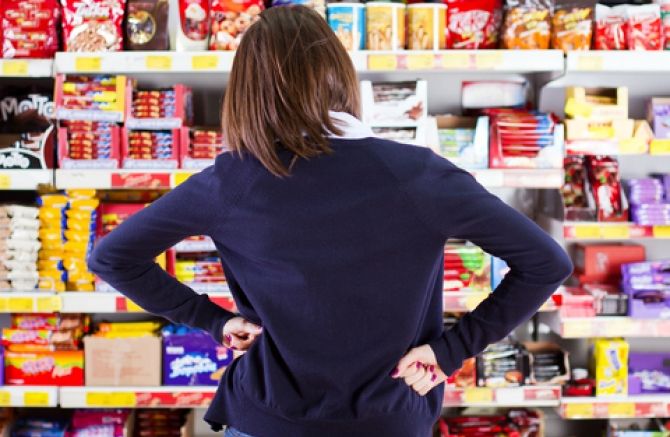 Românii au lăsat mai mulți bani în magazine în 2018. Scumpirile nu sunt singurul motiv...