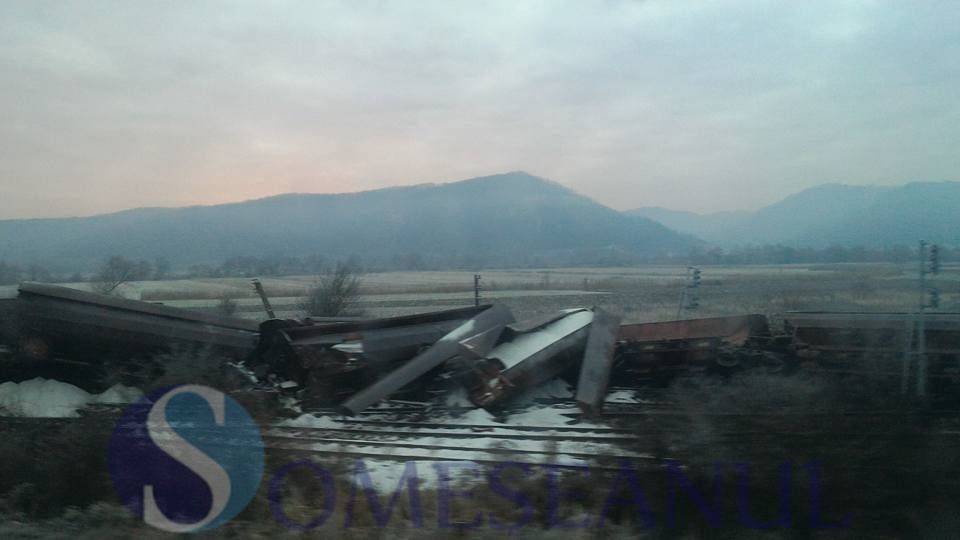 Zece vagoane ale unui marfar au deraiat în Sălaj. Circulaţia blocată între două staţii 