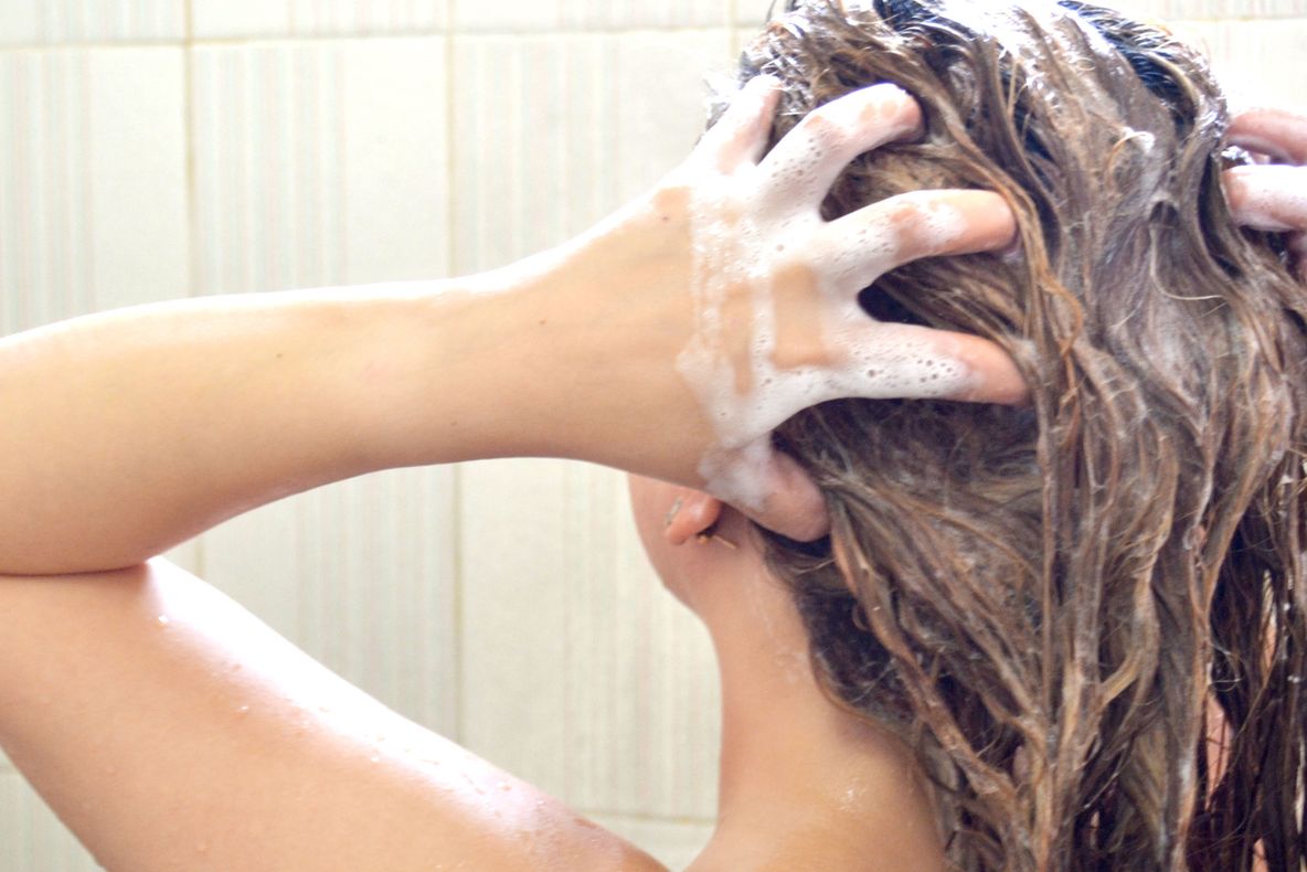 Rozmarinul ajută părul să crească foarte repede. Cum să prepari cea mai bună mască naturală