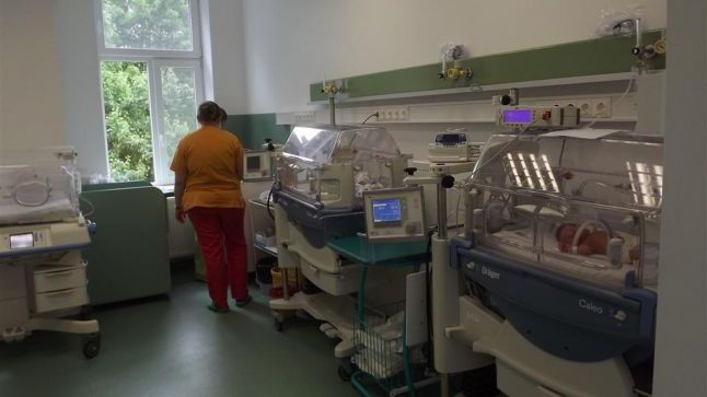 Cel mai mic bebeluş din România, născut zilele trecute la Timişoara. Cât cântăreşte copilul