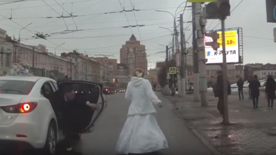 Nuntă cu final neașteptat. Din mașină a ieșit mireasa, apoi mirele. Apoi, a urmat o scenă șocantă 