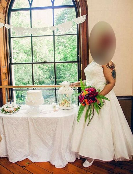 Toți așteptau mireasa. A venit! Și-a ridicat voalul și...nuntașii au înlemnit. Ce avea pe față