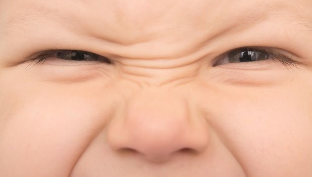 Cele mai absurde legi: ţara în care e interzis să mori în Parlament sau să-ţi bagi degetul în nas