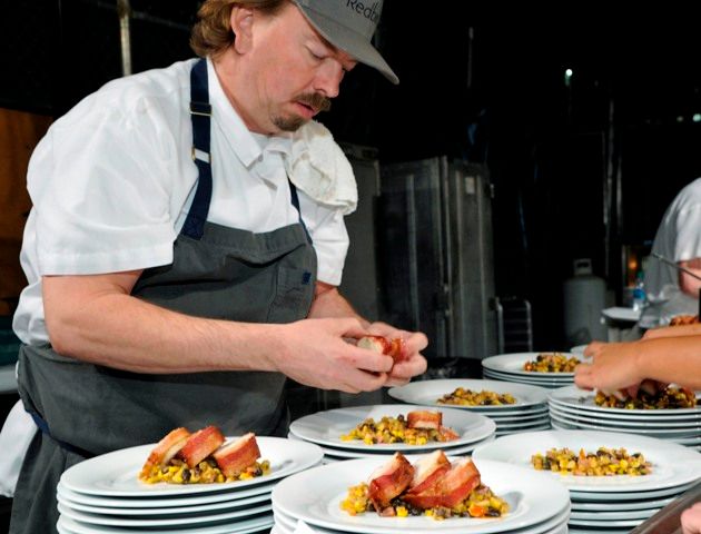 Un bucătar faimos a invitat la masă 40 de persoane: "Sper să nu mă bată când află ce au mâncat"