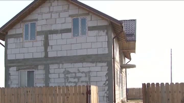 Palate din cerşit şi furat. Romii din Odobeşti au făcut avere în Suedia. Demonstraţia - VIDEO