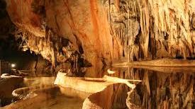 Alertă în Franţa: Şapte speologi, blocaţi pe timp de furtună într-o peşteră