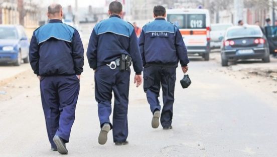 Ca în Vestul Sălbatic. Atac cu săbii la o casă de pariuri sportive din Buzău