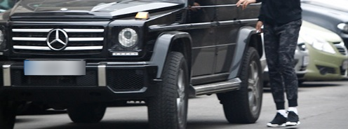 SURPRIZĂ! Ce număr avea la maşină acest şofer. Oamenii au ÎNLEMNIT când au văzut cine era la volan